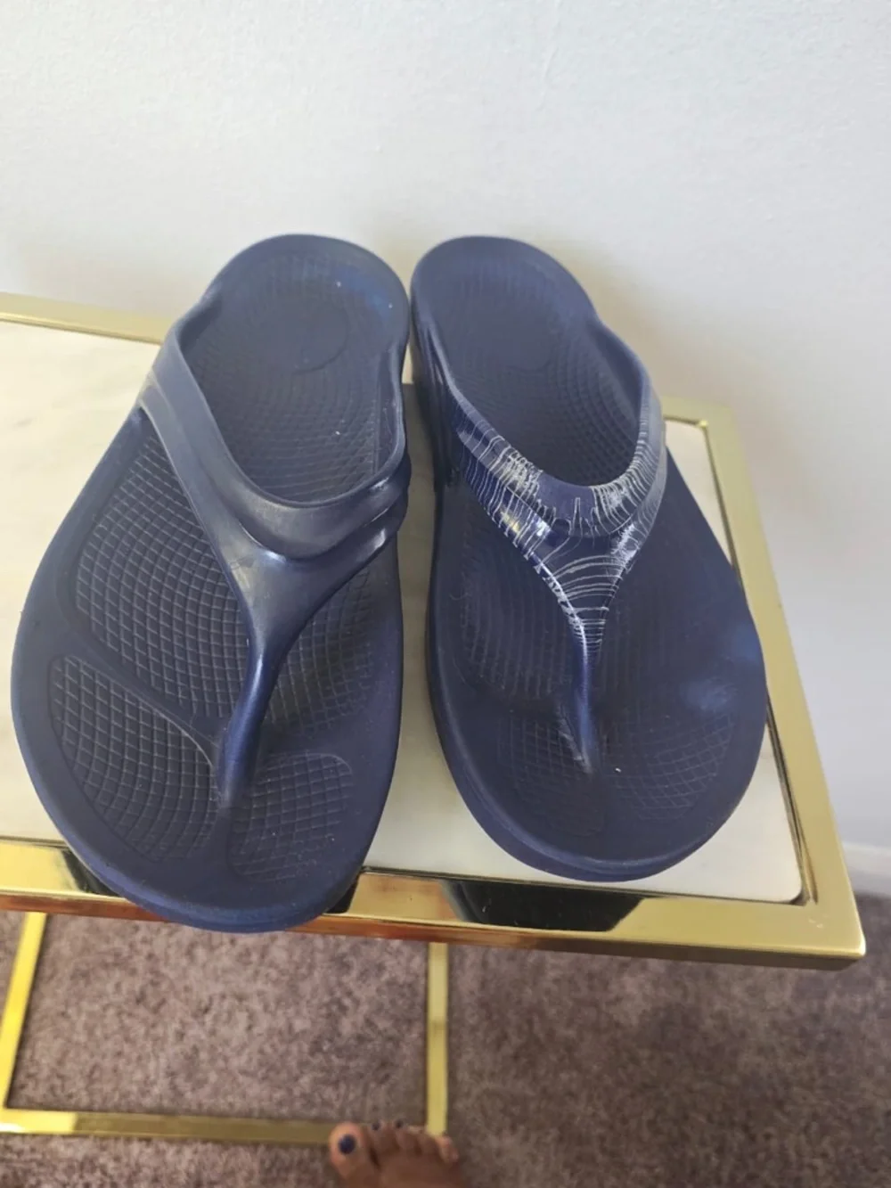 OOFOS OOlala Luxe Recovery Thong Sandals Women’s Size 11 Navy Flip Flops